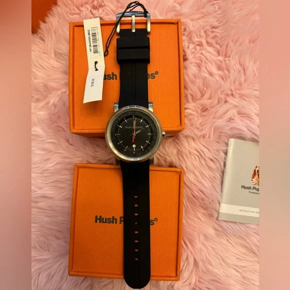 NIB HUSH PUPPIES SILICONE STRAP WATCH‎